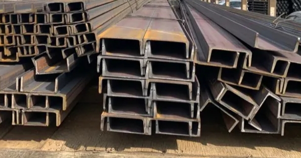 Швеллер стальной 16