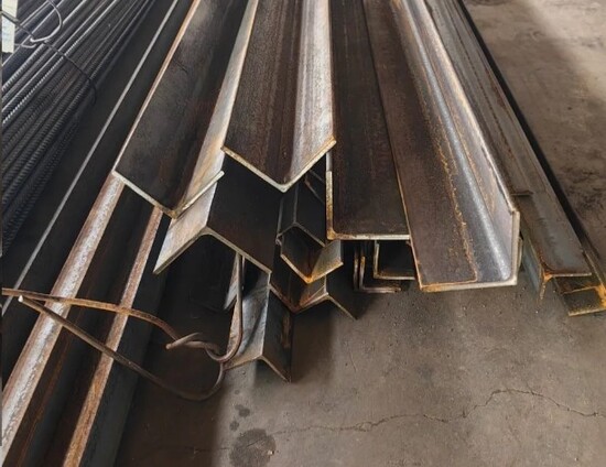 Уголок стальной для мебели