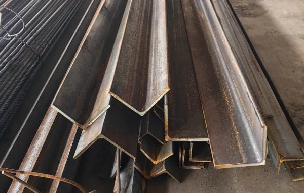 Уголок стальной для забора