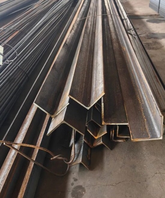 Горячекатаный уголок равнополочный по ГОСТ 8509-93 